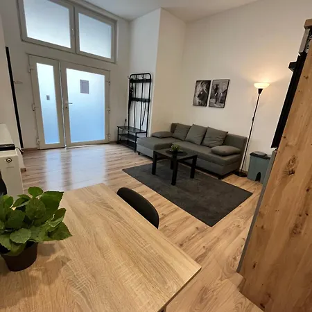 10b 40qm Wi-fi Free Parking Calm Back House Apartmán *
