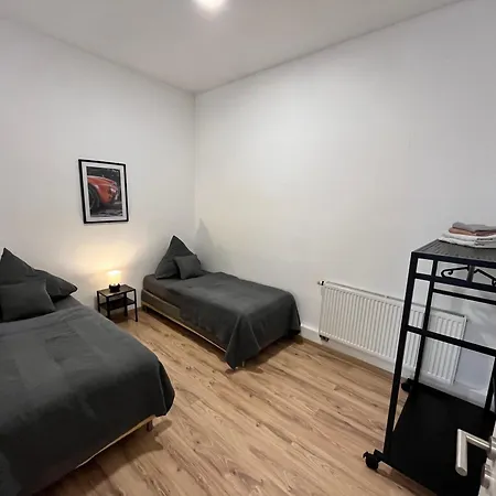 10b 40qm Wi-fi Free Parking Calm Back House Apartmán